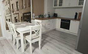 Apartament pod Złotym Bocianem